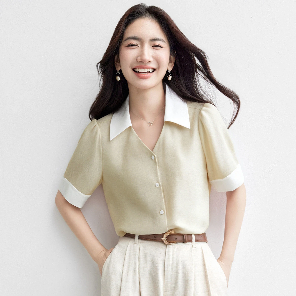 SENTUBILA Women's Color Block Splicing Short Sleeve Shirt 2026 Summer New V-Neck Puff Sleeve Commute Casual Blouse 152CJ3165X
SENTUBILA Women's Color Block Splicing Short Sleeve Shirt 2026 Summer New V-Neck Puff Sleeve Commute Casual Blouse 152CJ3165X