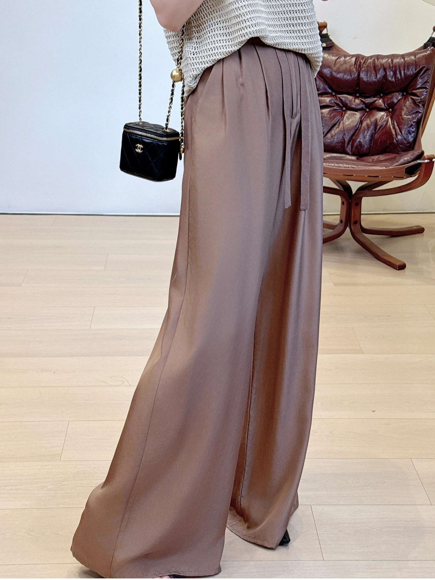 High Waist Wide Leg Pants Casual Silk Cotton Goddess Elegant Commute Style Trousers with Pockets for Women Autumn 2025
High Waist Wide Leg Pants Casual Silk Cotton Goddess Elegant Commute Style Trousers with Pockets for Women Autumn 2025
