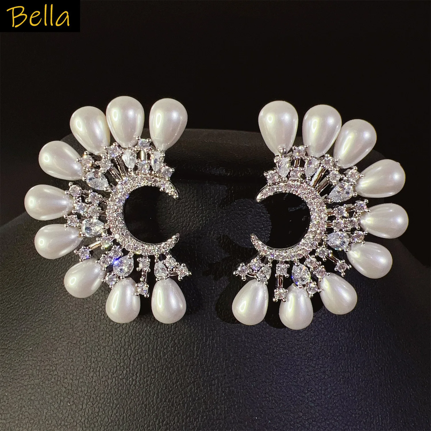 white pearls stud earrings fan shape radial half round earrings women wedding party elegant jewelry gift
white pearls stud earrings fan shape radial half round earrings women wedding party elegant jewelry gift