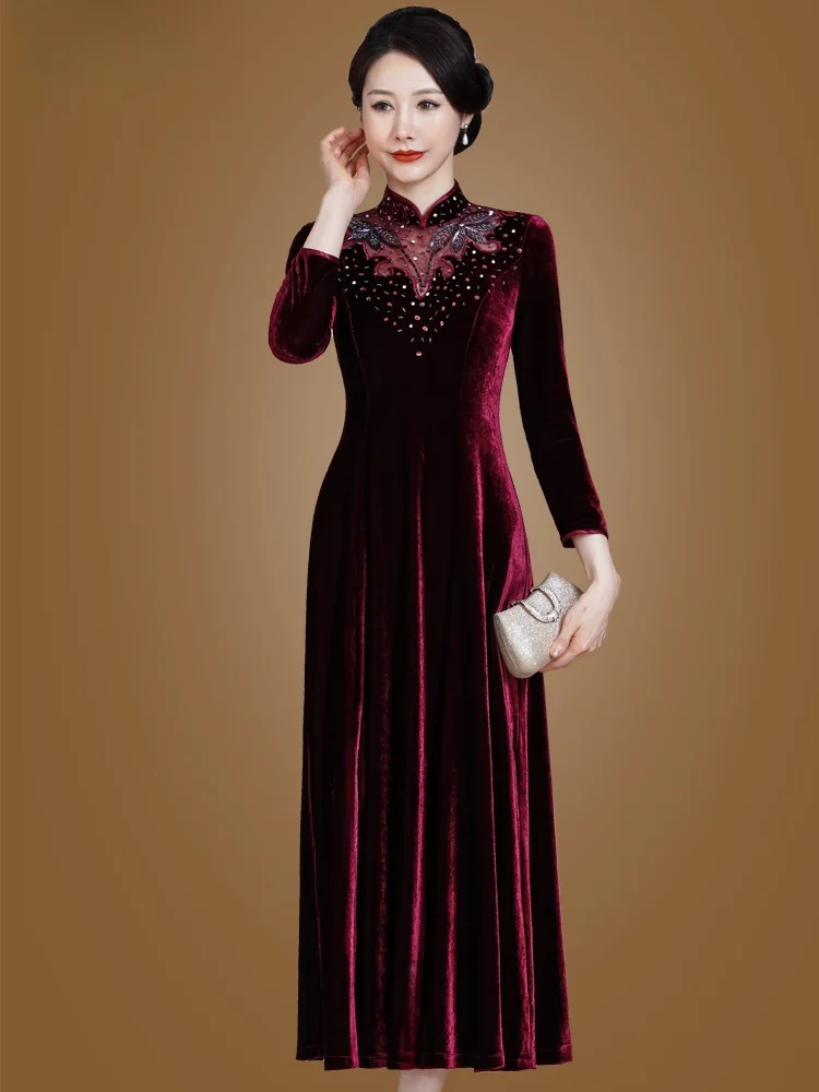 Свадебное ципао Ele: улучшенная версия, длинный рукав, стройнящий эффект, для женщин среднего и старшего возраста, а также для полных женщин.
Свадебное ципао Ele: улучшенная версия, длинный рукав, стройнящий эффект, для женщин среднего и старшего возраста, а также для полных женщин.