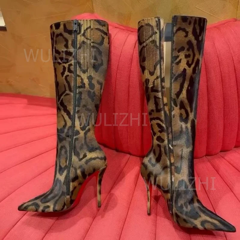 Женские зимние кожаные ботинки на шпильке с леопардовым принтом, короткие, из коричневой кожи, с острым носком, для улицы, в стиле граффити
Женские зимние кожаные ботинки на шпильке с леопардовым принтом, короткие, из коричневой кожи, с острым носком, для улицы, в стиле граффити