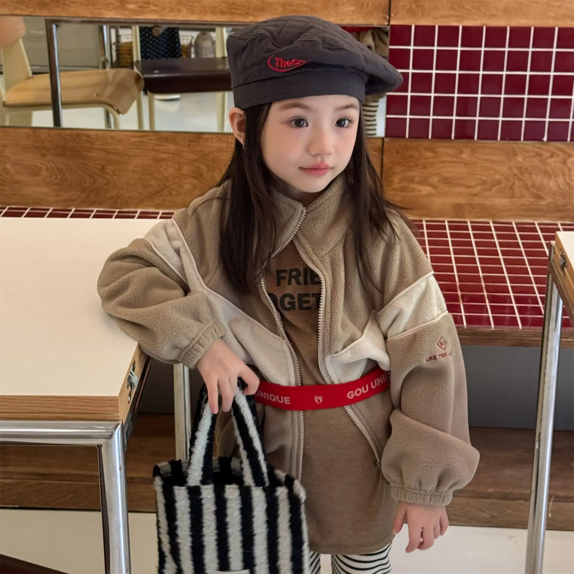 2025 Winter New Children Long Sleeve Warm Fleece Coat Girls Padded Jacket Plus Velvet Thick Boys Quilted Jacket Kids Clothes 
2025 Winter New Children Long Sleeve Warm Fleece Coat Girls Padded Jacket Plus Velvet Thick Boys Quilted Jacket Kids Clothes