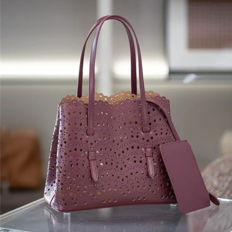 New Fashion Wavy Hollow Carved Leather Basket Bag French Retro Casual Versatile Design Ladies Daily Shoulder Crossbody Handbag
New Fashion Wavy Hollow Carved Leather Basket Bag French Retro Casual Versatile Design Ladies Daily Shoulder Crossbody Handbag