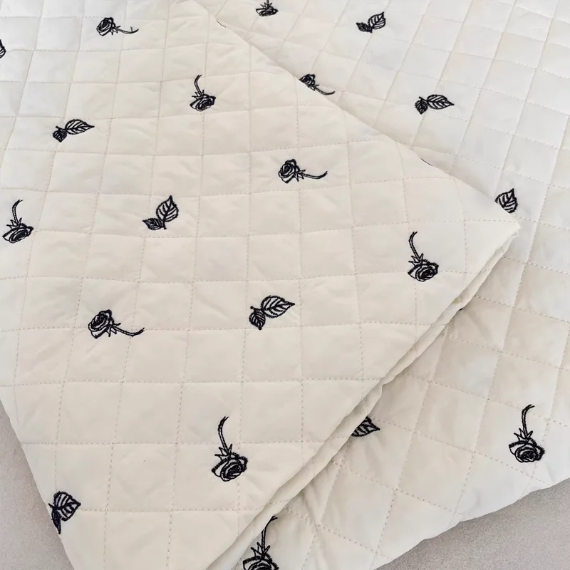 Polyester-cotton Fabric Flower Embroidered Cotton Coat Vest Bag Handmade DIY Fabric
Polyester-cotton Fabric Flower Embroidered Cotton Coat Vest Bag Handmade DIY Fabric