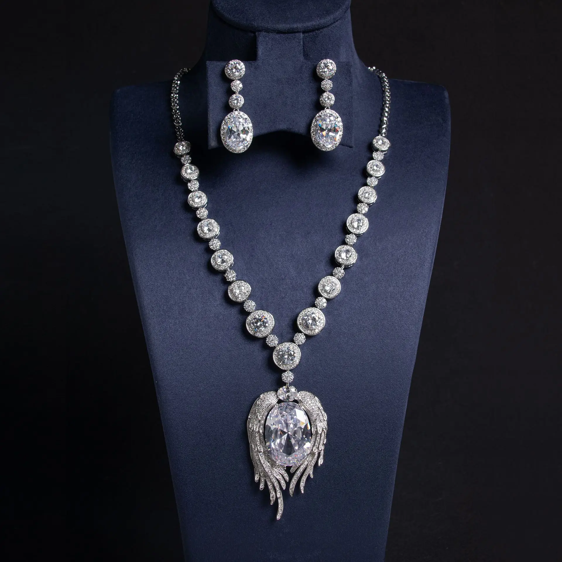 Exaggerated Vintage Gemstone Necklace and Earring Set
Exaggerated Vintage Gemstone Necklace and Earring Set