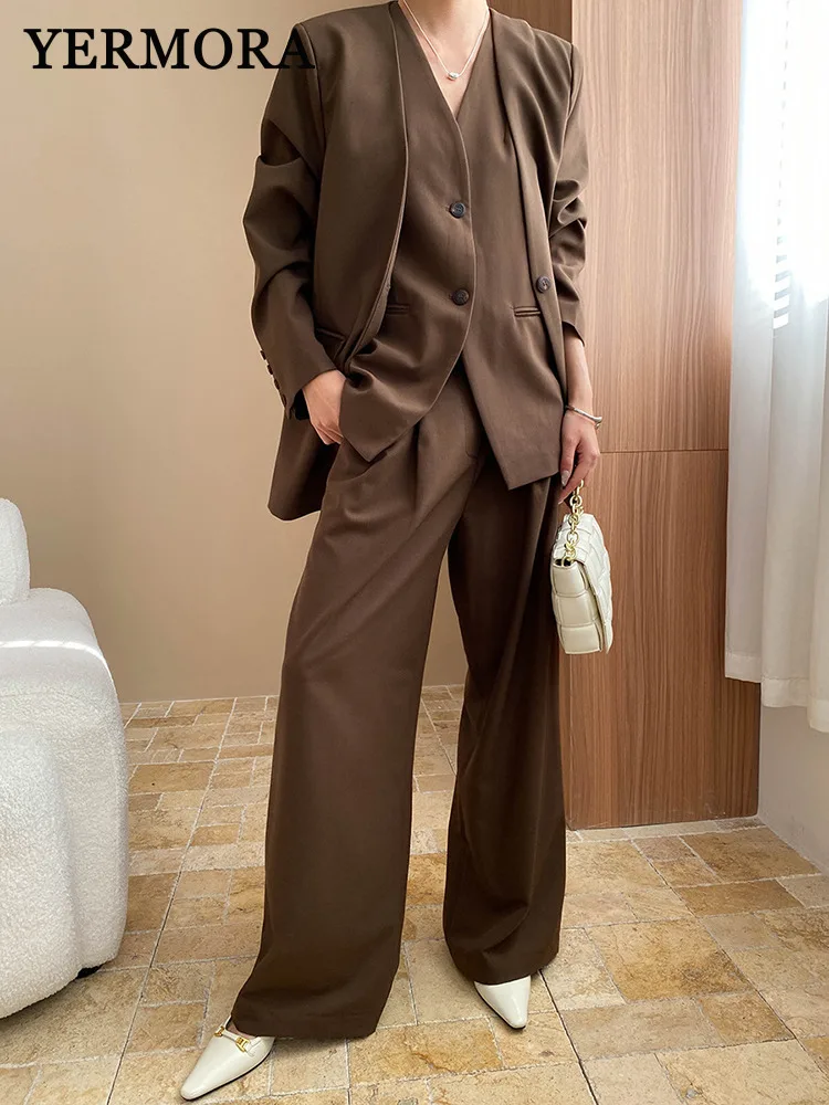 YERMORA Women Three-piece Suit Coffee Button Casual Blazer V-neck Fashion Vest Coat Tide Wide Leg Pants Spring Autumn 2025 A750
YERMORA Women Three-piece Suit Coffee Button Casual Blazer V-neck Fashion Vest Coat Tide Wide Leg Pants Spring Autumn 2025 A750