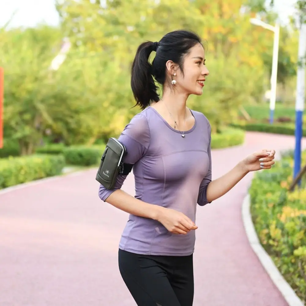 PU Leather Universal Phone Armband Bag Waterproof with Headphone Jack Outdoor Running Phone Holder Large Capacity Non-slip
PU Leather Universal Phone Armband Bag Waterproof with Headphone Jack Outdoor Running Phone Holder Large Capacity Non-slip