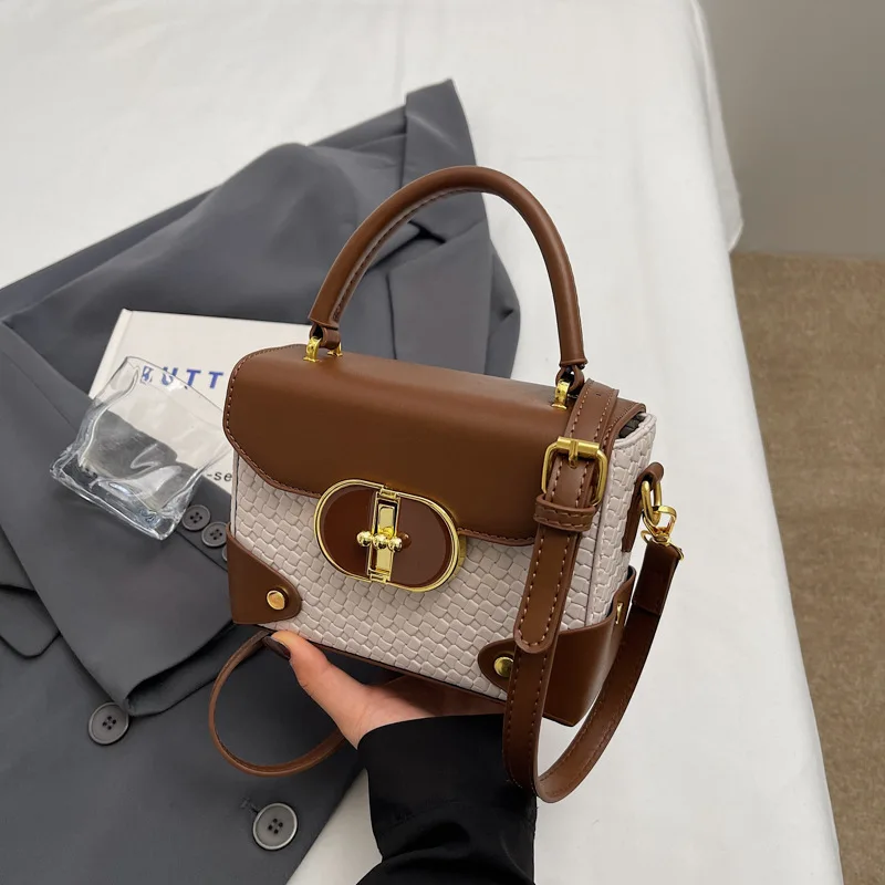 Small square bag pattern lock new fashion shoulder bag texture contrast color handbag luxury women's bag
Small square bag pattern lock new fashion shoulder bag texture contrast color handbag luxury women's bag