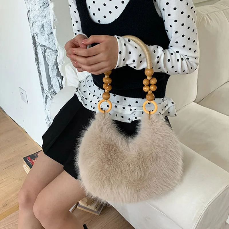 Fashionable Autumn and Winter New Women's Soft Plush Half Moon Bag Korean and Japanese Sle Luxury Faux Fur Designer Armpit Bag
Fashionable Autumn and Winter New Women's Soft Plush Half Moon Bag Korean and Japanese Sle Luxury Faux Fur Designer Armpit Bag
