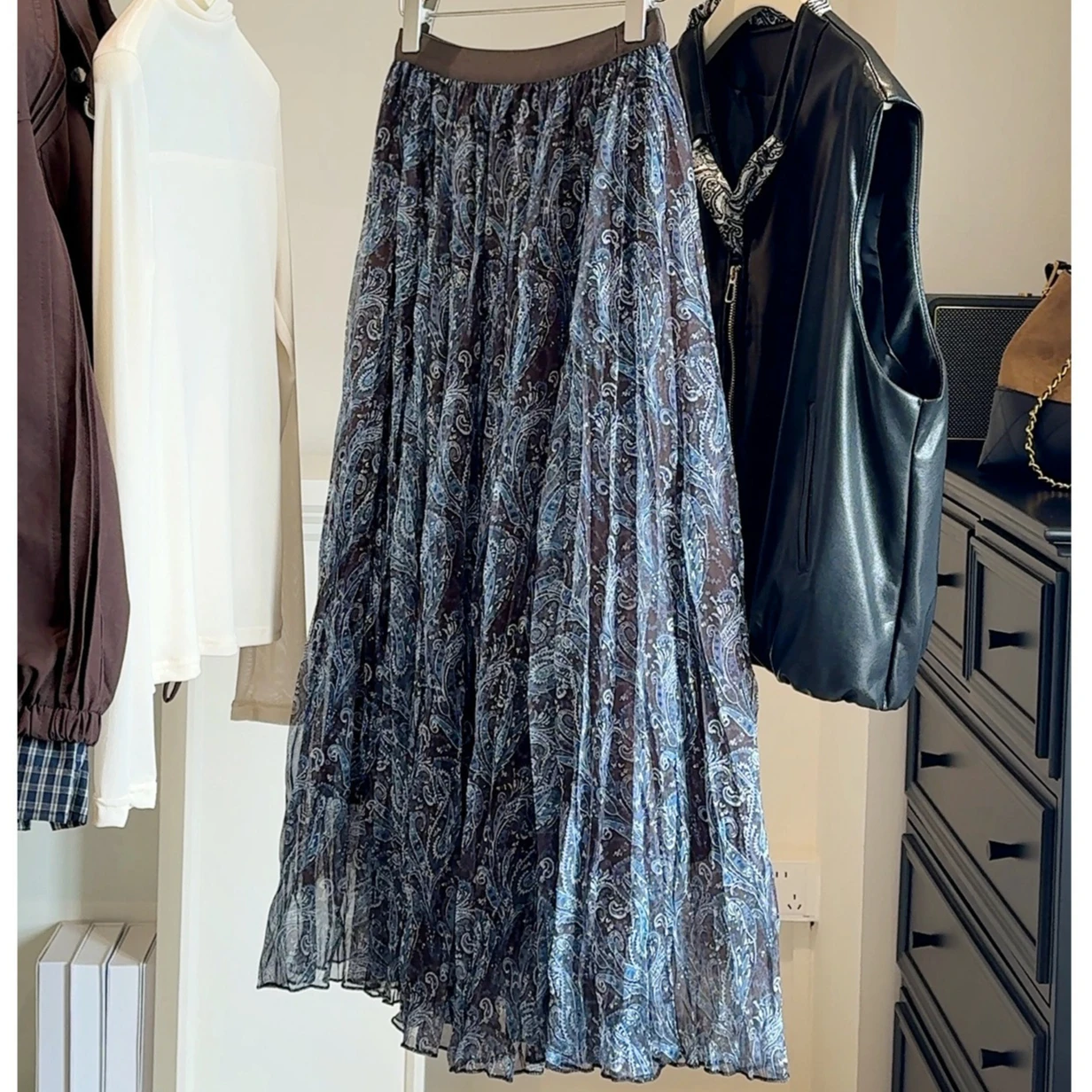 Women Pleated Skirts Print Maxi Skirt A Line Ankle Length Elastic Empire Waist Slight Strech Loose Elegant Casual 2026 Autumn
Women Pleated Skirts Print Maxi Skirt A Line Ankle Length Elastic Empire Waist Slight Strech Loose Elegant Casual 2026 Autumn