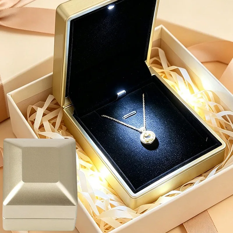 LED Ring Box Square Velvet Jewelry Display Case with Light Automatic Illuminate Proposal Engagement Wedding Gift Pendant Storage
LED Ring Box Square Velvet Jewelry Display Case with Light Automatic Illuminate Proposal Engagement Wedding Gift Pendant Storage