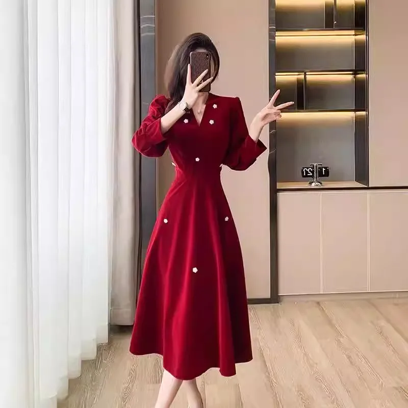 Vintage Red Velvet Fall Winter Party Ball Gown Dress New High Quality Women V Neck Beaded Long Sleeve Slim Midi Evening Clothes
Vintage Red Velvet Fall Winter Party Ball Gown Dress New High Quality Women V Neck Beaded Long Sleeve Slim Midi Evening Clothes