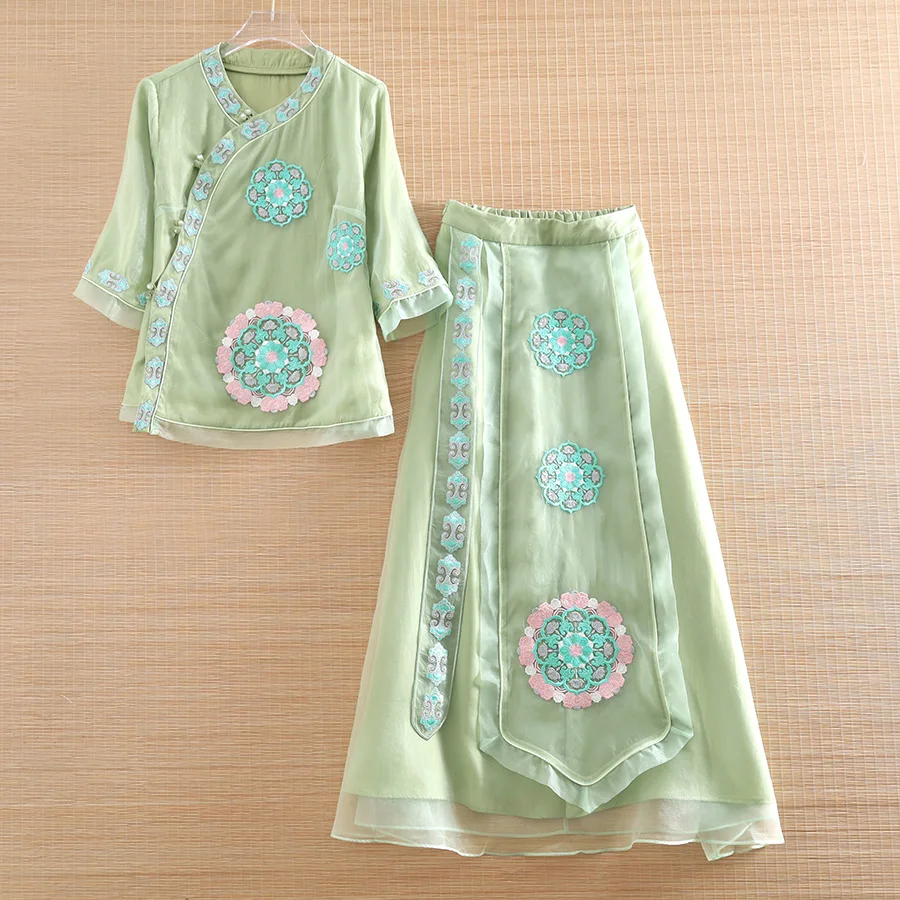 High-end Women 2 Pieces Set Vintage Embroidery Loose Shirt Tops + Pleated A-line Skirt Elegant Lady Suit Female S-XXL
High-end Women 2 Pieces Set Vintage Embroidery Loose Shirt Tops + Pleated A-line Skirt Elegant Lady Suit Female S-XXL