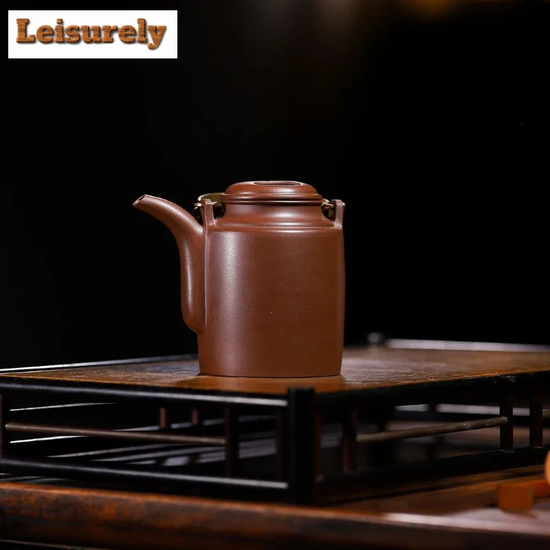 180ml Retro Yixing Purple Clay Teapots Handmade Lifting Handle Pot Raw Ore Purple Mud Kettle Zisha Tea Set Teaware Gift Supplies
180ml Retro Yixing Purple Clay Teapots Handmade Lifting Handle Pot Raw Ore Purple Mud Kettle Zisha Tea Set Teaware Gift Supplies
