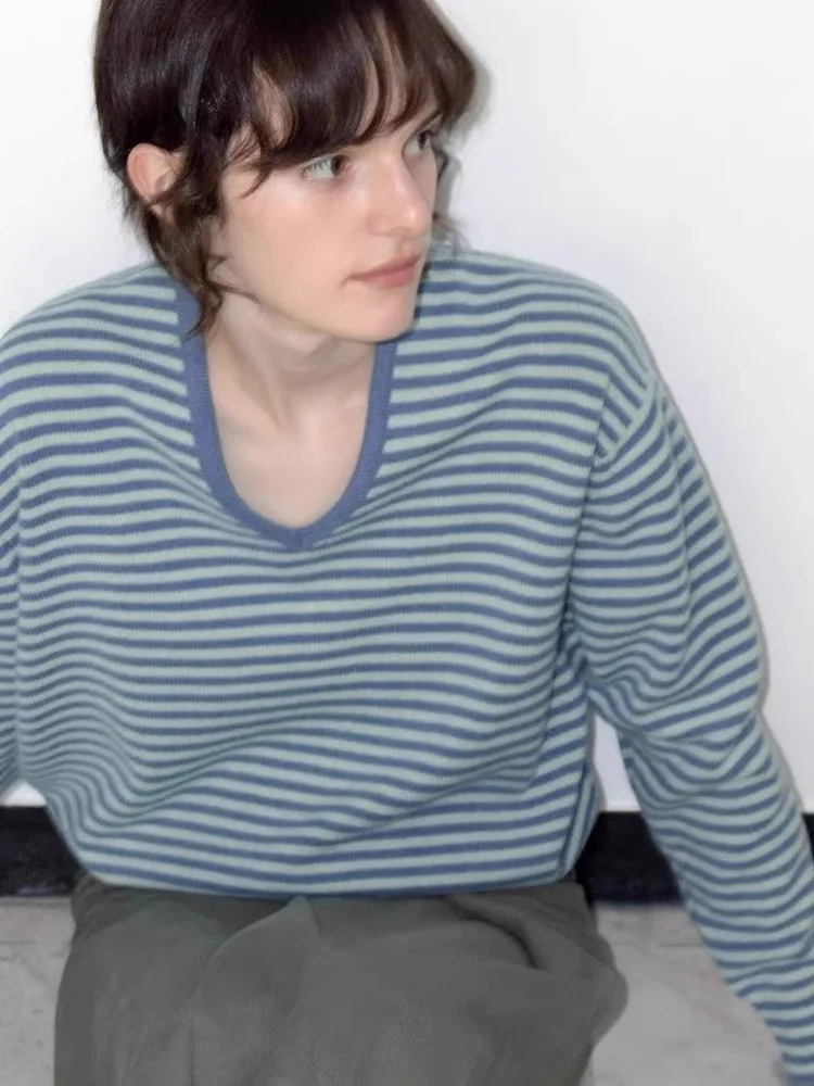 Loose V-Ne Knitted Sweater Women Spring Autumn Lazy High-End Feeling Blue Stripes Casual Inner Wear Comfortable Knit Top
Loose V-Ne Knitted Sweater Women Spring Autumn Lazy High-End Feeling Blue Stripes Casual Inner Wear Comfortable Knit Top