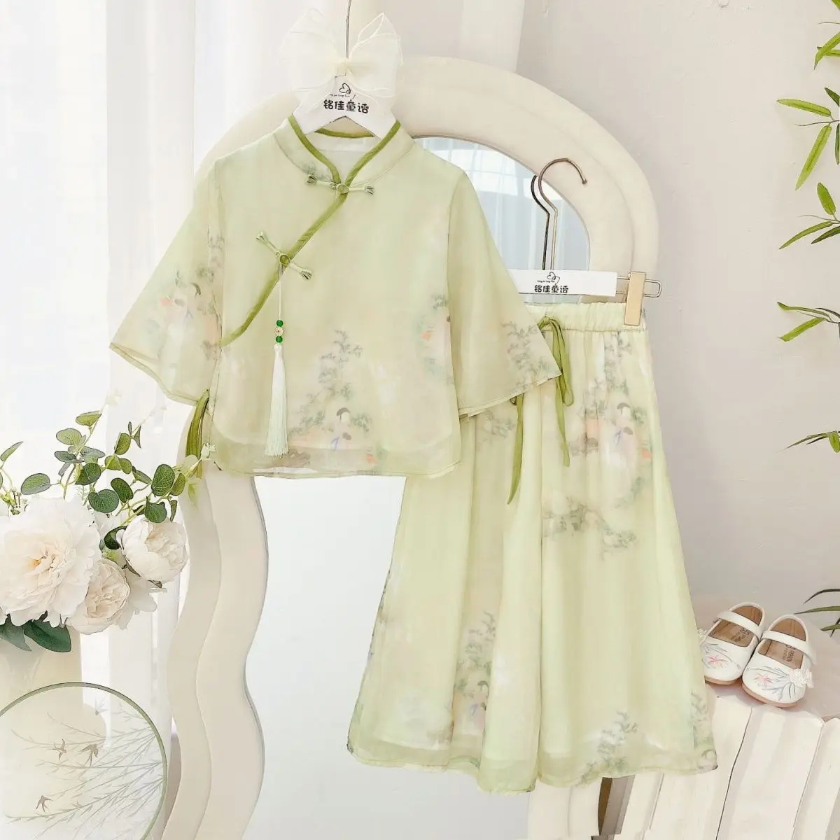2026 Summer New Baby Girls Hanfu Dress Kids Ancient Fairy Two Piece Short Sleeve Shirt Pant Costume Lovely Kids Tang Suit Set
2026 Summer New Baby Girls Hanfu Dress Kids Ancient Fairy Two Piece Short Sleeve Shirt Pant Costume Lovely Kids Tang Suit Set