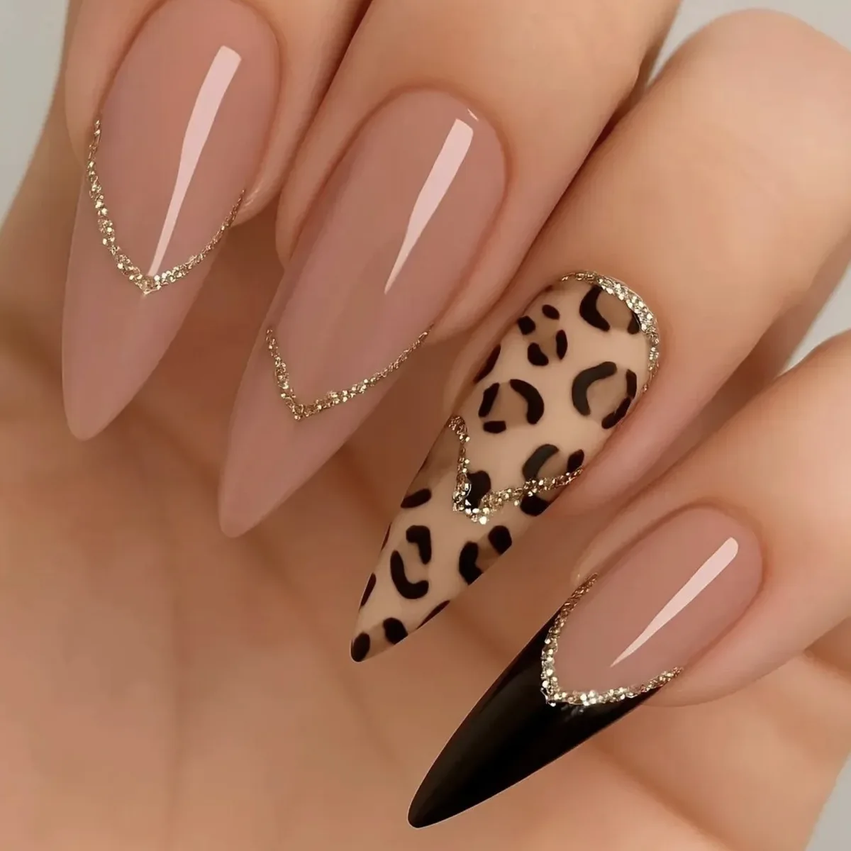 Wear long pointed European and American style leopard print splicing French edge glitter line removable fake nail manicure piece
Wear long pointed European and American style leopard print splicing French edge glitter line removable fake nail manicure piece