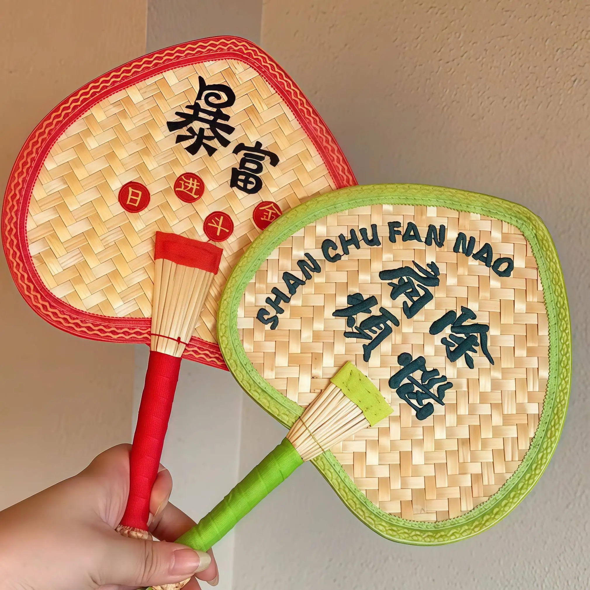 Handcrafted Embroidered Fan Traditional Chinese Style Wheat Straw Woven round Fan Summer Practical Handheld Fan Ethnic Heritage
Handcrafted Embroidered Fan Traditional Chinese Style Wheat Straw Woven round Fan Summer Practical Handheld Fan Ethnic Heritage