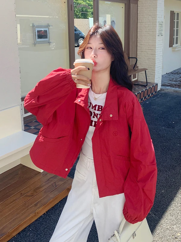 Красная женская куртка Sli Red Jaet: повседневная, универсальная, комфортная верхняя одежда для города, осенняя коллекция 2025 года, модный топ
Красная женская куртка Sli Red Jaet: повседневная, универсальная, комфортная верхняя одежда для города, осенняя коллекция 2025 года, модный топ