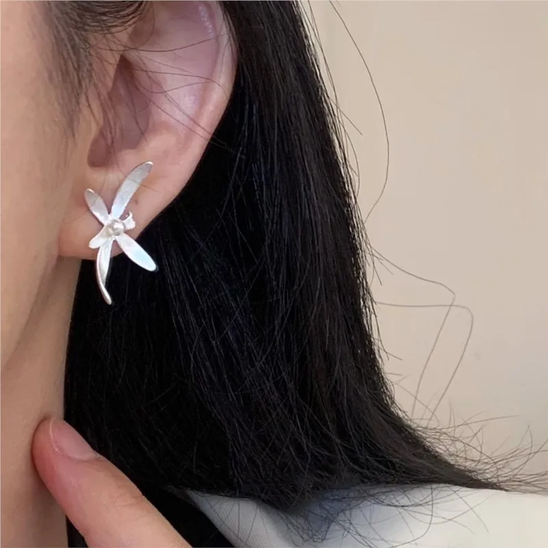 PANJBJ 925 Sterling Silver Flower Pearl Earrings For Women Personality Exaggeration Creativity Irregular Jewelry Gift Dropship
PANJBJ 925 Sterling Silver Flower Pearl Earrings For Women Personality Exaggeration Creativity Irregular Jewelry Gift Dropship