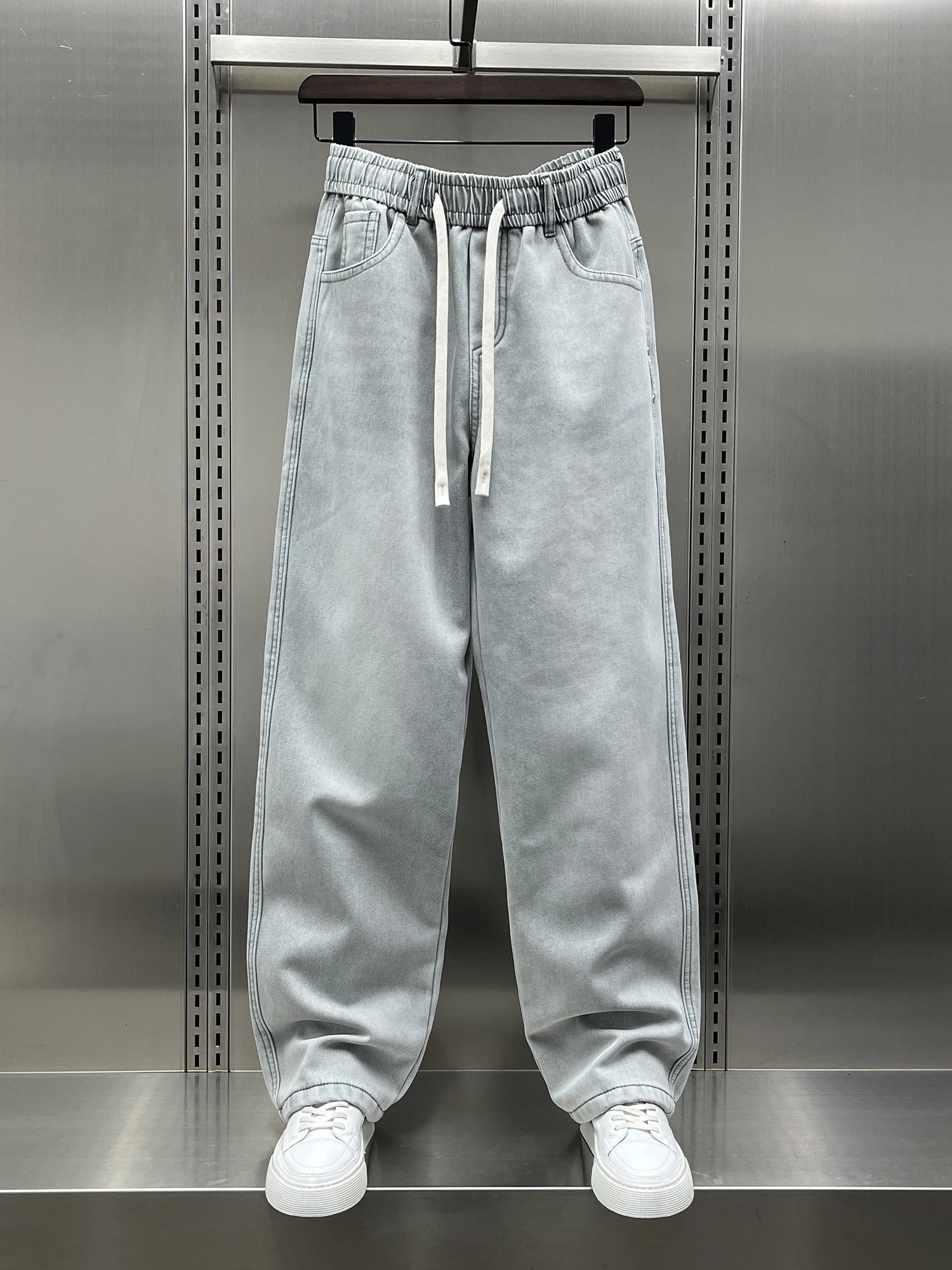 Мужские джинсы из денима с начесом в стиле ретро-американский кэжуал, прямые, осенне-зимние, новая коллекция, брендовые, для молодежи
Мужские джинсы из денима с начесом в стиле ретро-американский кэжуал, прямые, осенне-зимние, новая коллекция, брендовые, для молодежи