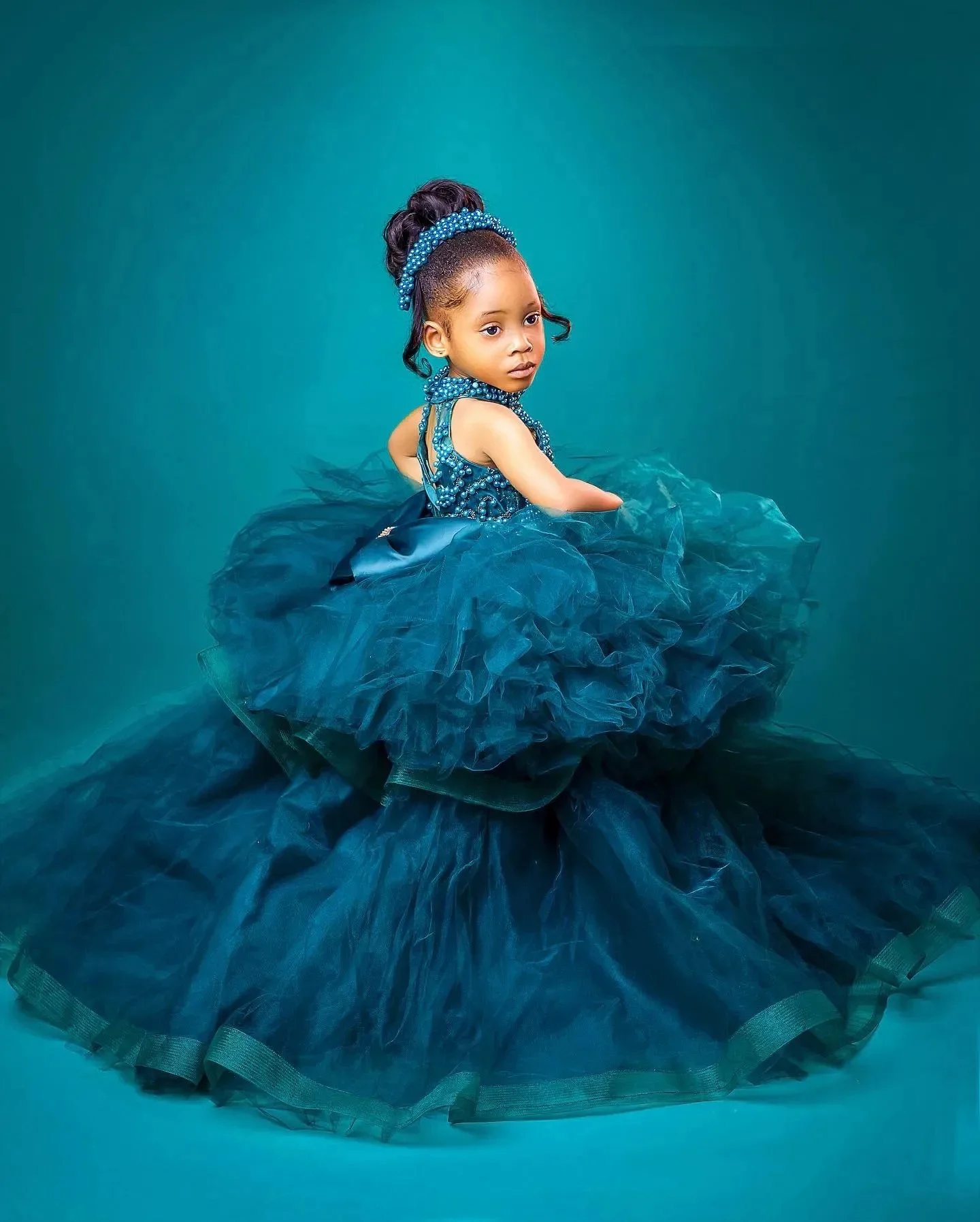 Customized Dark Green Flower Girl Dress For Wedding Tiered High Collar Sleeveless Pearls Luxury Toddler Pageant Birthday Gown
Customized Dark Green Flower Girl Dress For Wedding Tiered High Collar Sleeveless Pearls Luxury Toddler Pageant Birthday Gown