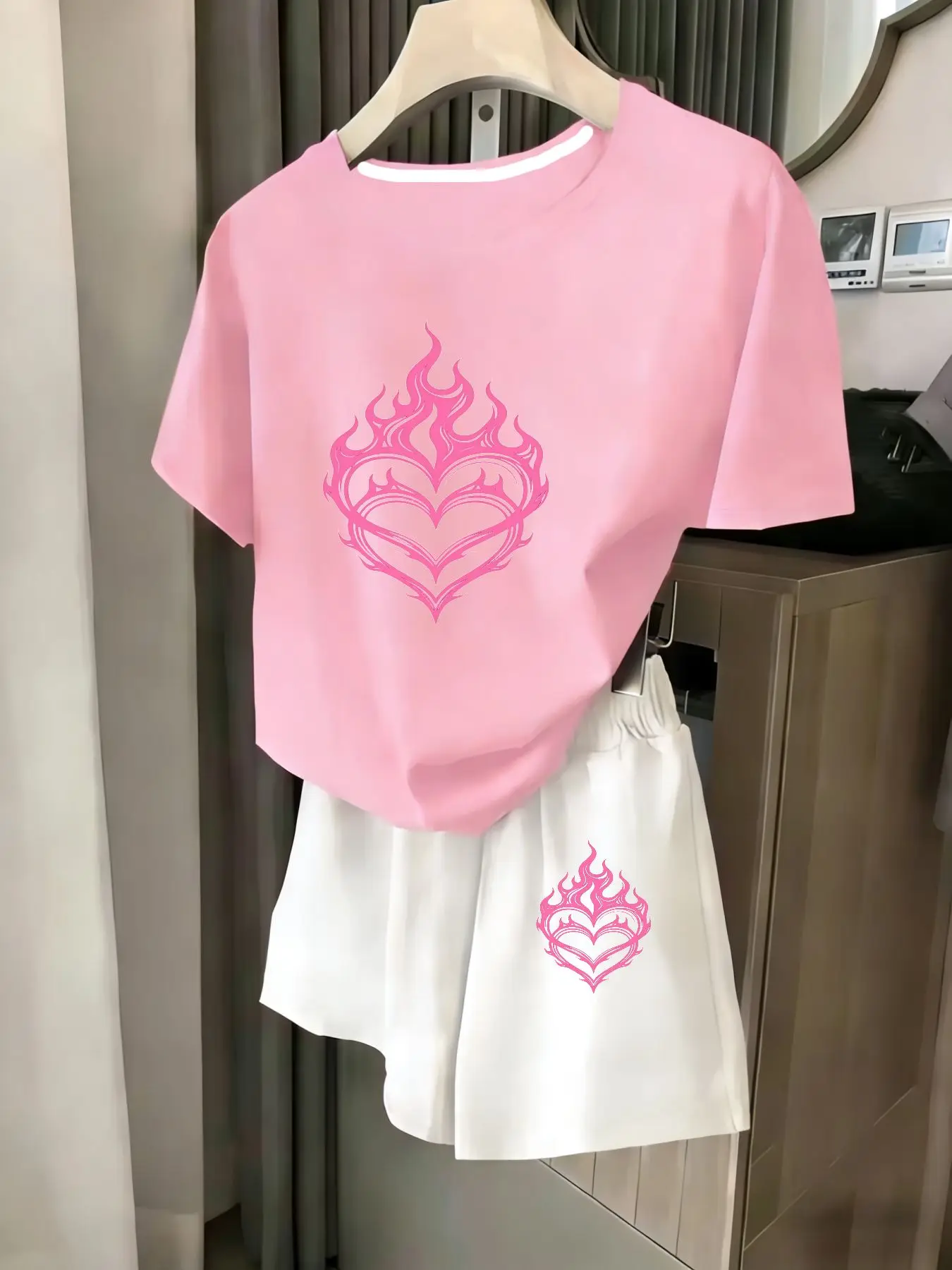 Ladies 2-Piece Set Summer Beach Vacation Casual round Neck Short Sleeve Random Print T-Shirt Elastic Waist Shorts Suit Comfortab
Ladies 2-Piece Set Summer Beach Vacation Casual round Neck Short Sleeve Random Print T-Shirt Elastic Waist Shorts Suit Comfortab