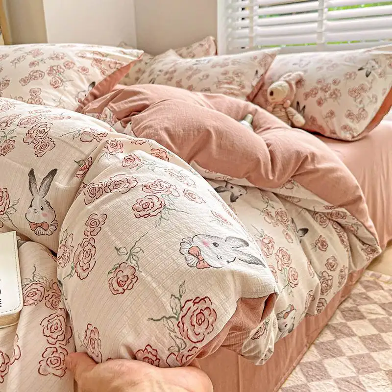 Small Zhu Cotton Bedding Four-Piece Set Double Layered Floral Print Duvet Cover Three-Piece Set Skin-Friendly for Owners
Small Zhu Cotton Bedding Four-Piece Set Double Layered Floral Print Duvet Cover Three-Piece Set Skin-Friendly for Owners