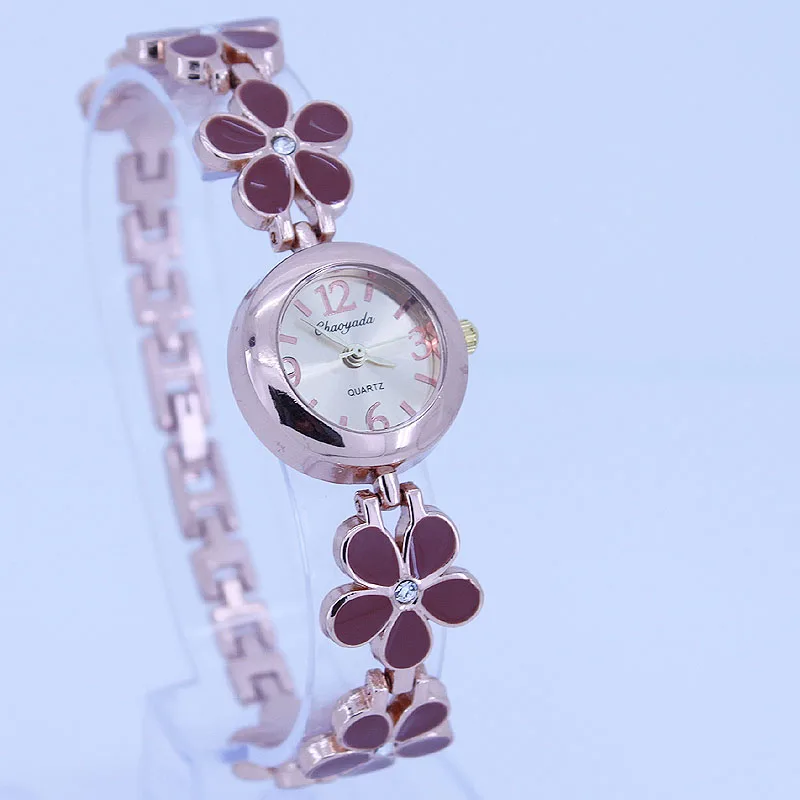 Женские кварцевые наручные часы с ремешком из сплава с цветами и стразами
Женские кварцевые наручные часы с ремешком из сплава с цветами и стразами