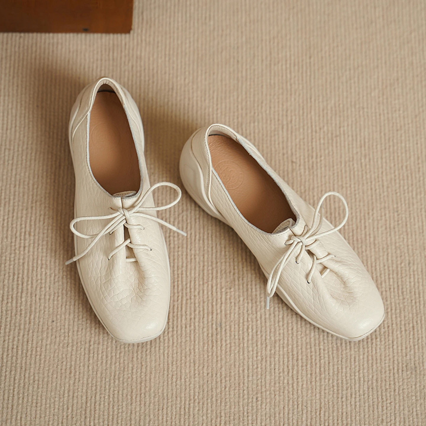 Genuine Leather women's Shoes, lace-up Low Heels women's Loafers, Comfortable Casual Shoes, Fashion daily walk sport shoes
Genuine Leather women's Shoes, lace-up Low Heels women's Loafers, Comfortable Casual Shoes, Fashion daily walk sport shoes