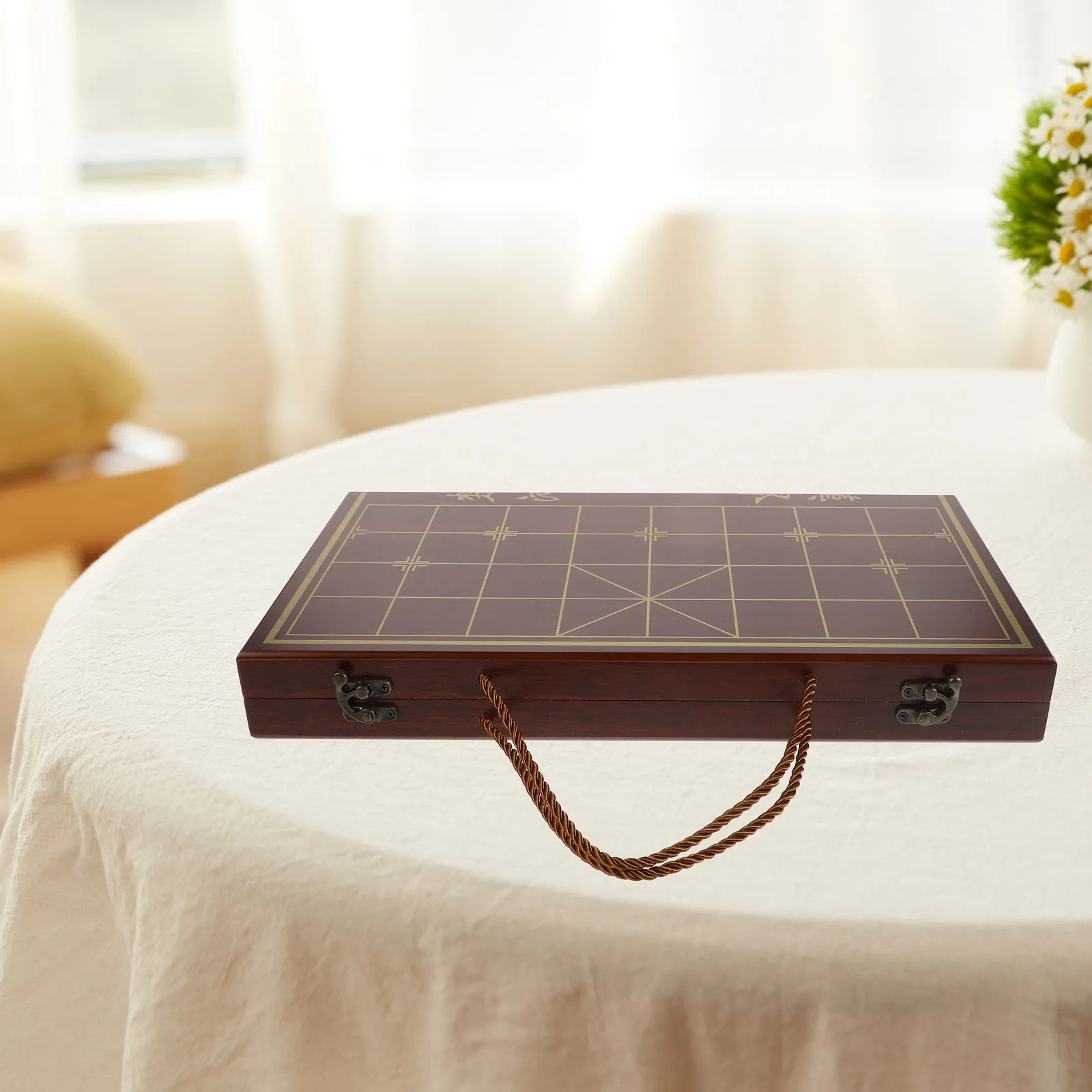 1Set Chinese Chess Set Wood Xiangqi Board Storage Case Travel-Friendly Foldable Design Elegant Minimalist Craftsmanship Home
1Set Chinese Chess Set Wood Xiangqi Board Storage Case Travel-Friendly Foldable Design Elegant Minimalist Craftsmanship Home