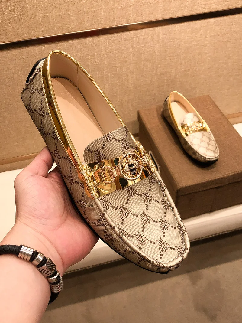 Мужские лоферы без шнуровки с логотипом Cool Bee, повседневные удобные весенне-летние модные кожаные легкие легкие туфли на плоском каблуке с круглым носком
Мужские лоферы без шнуровки с логотипом Cool Bee, повседневные удобные весенне-летние модные кожаные легкие легкие туфли на плоском каблуке с круглым носком