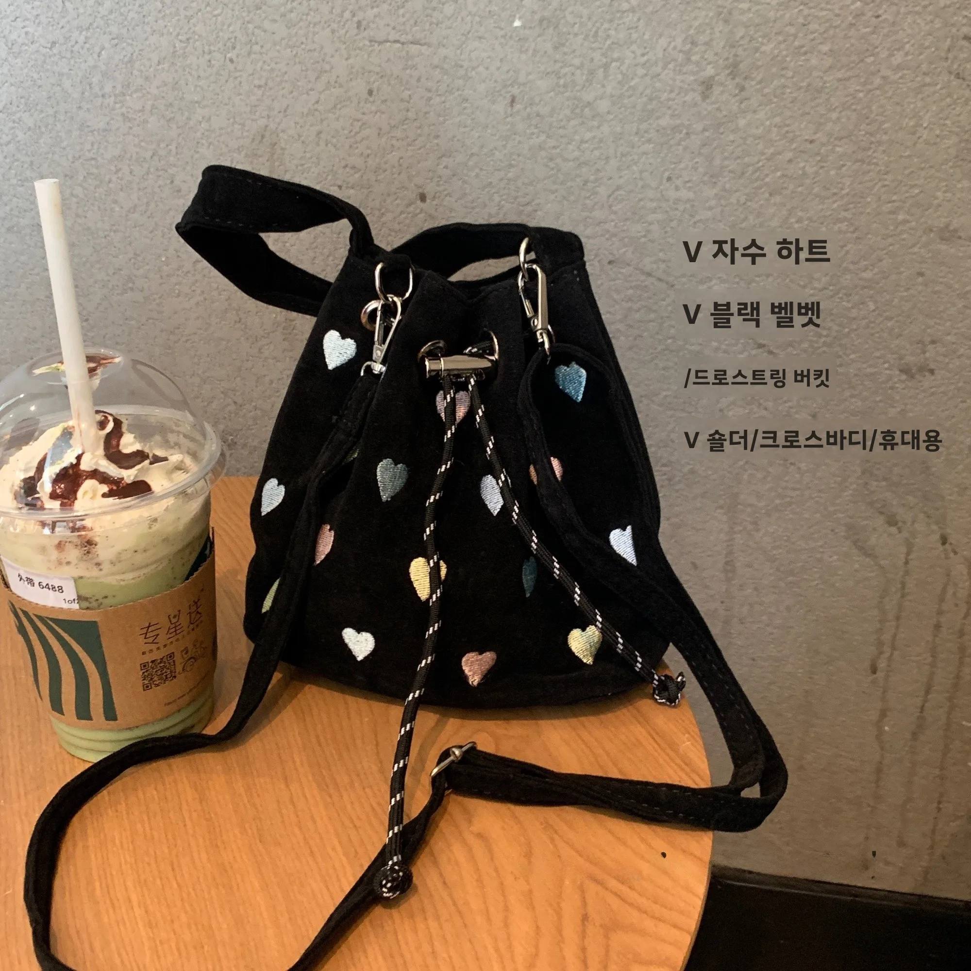 Exquisite Bla Velvet Embroidered Heart Dstring Handbag Women's Buet Bag Single oulder Crossbody Faionable
Exquisite Bla Velvet Embroidered Heart Dstring Handbag Women's Buet Bag Single oulder Crossbody Faionable