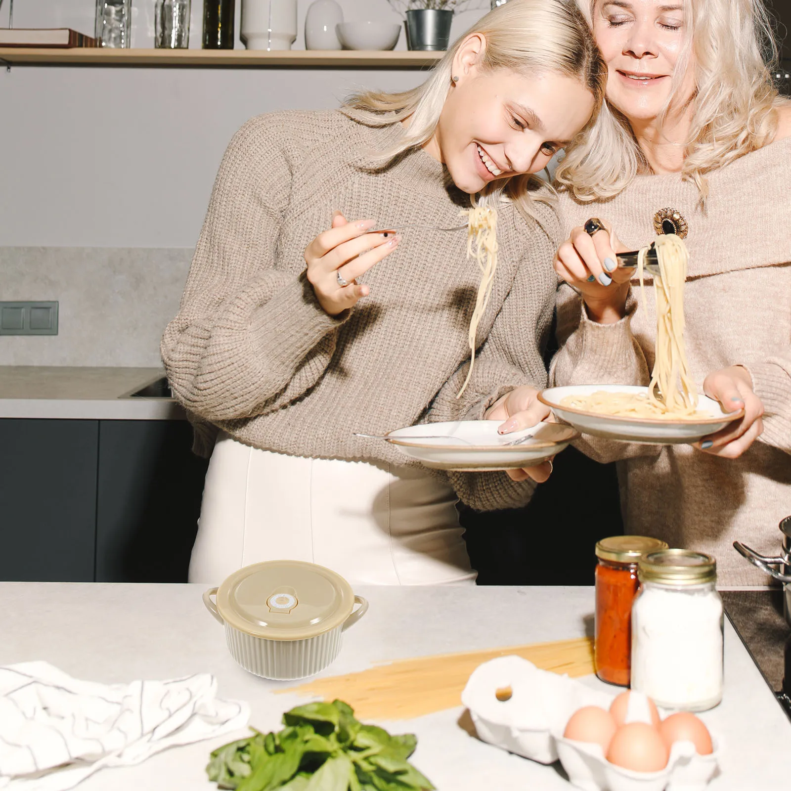 Глубокая миска для супа с ручками, безопасная для духовки, безопасная для микроволновой печи, керамическая миска для домашнего общественного питания, суп с французским луком, чили
Глубокая миска для супа с ручками, безопасная для духовки, безопасная для микроволновой печи, керамическая миска для домашнего общественного питания, суп с французским луком, чили