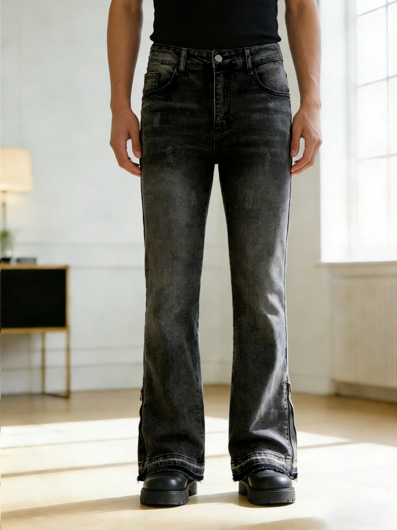 Men's jeans with a stylish side slit, frayed hems, loose straight-leg flare, suitable for spring and autumn
Men's jeans with a stylish side slit, frayed hems, loose straight-leg flare, suitable for spring and autumn