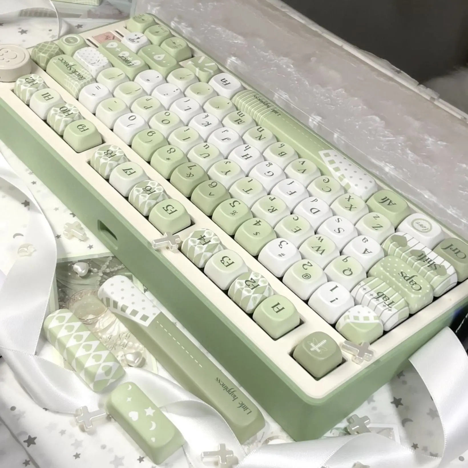 Little luck keycap moa high milk green fresh PBT sublimation adapted to mechanical keyboard hi75
Little luck keycap moa high milk green fresh PBT sublimation adapted to mechanical keyboard hi75