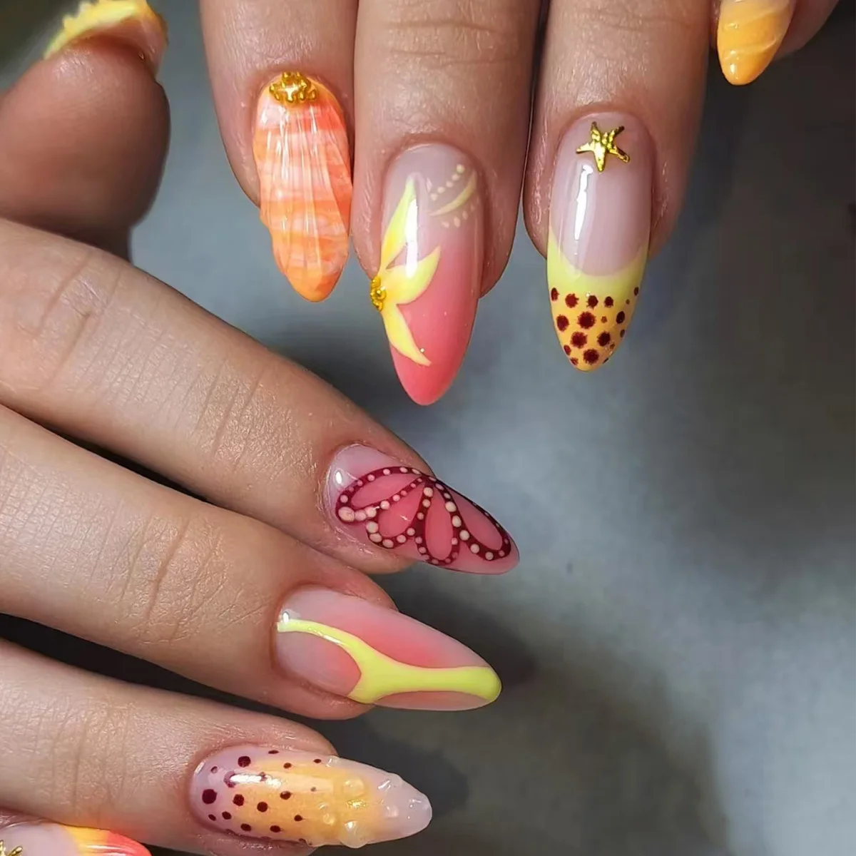 24Pcs Yellow Pink Gradient French False Nails Tips Mid-length Almond Wearable Fake Nail Butterfly Flower Starfish Press on Nails
24Pcs Yellow Pink Gradient French False Nails Tips Mid-length Almond Wearable Fake Nail Butterfly Flower Starfish Press on Nails