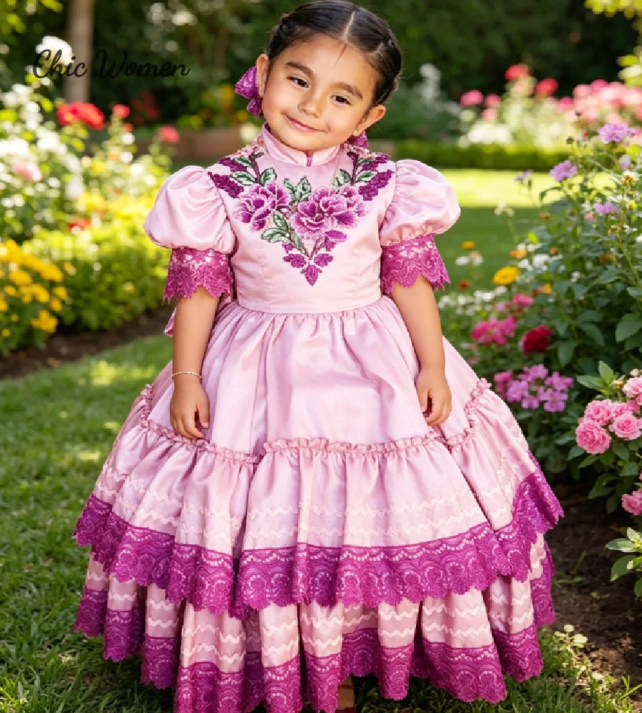 Traditional Mexican Embroidered Flower Girl Dress Puff Sleeve Lace Trim Tiered Satin Ball Gown Kids Brithday Dresses Escaramuza
Traditional Mexican Embroidered Flower Girl Dress Puff Sleeve Lace Trim Tiered Satin Ball Gown Kids Brithday Dresses Escaramuza