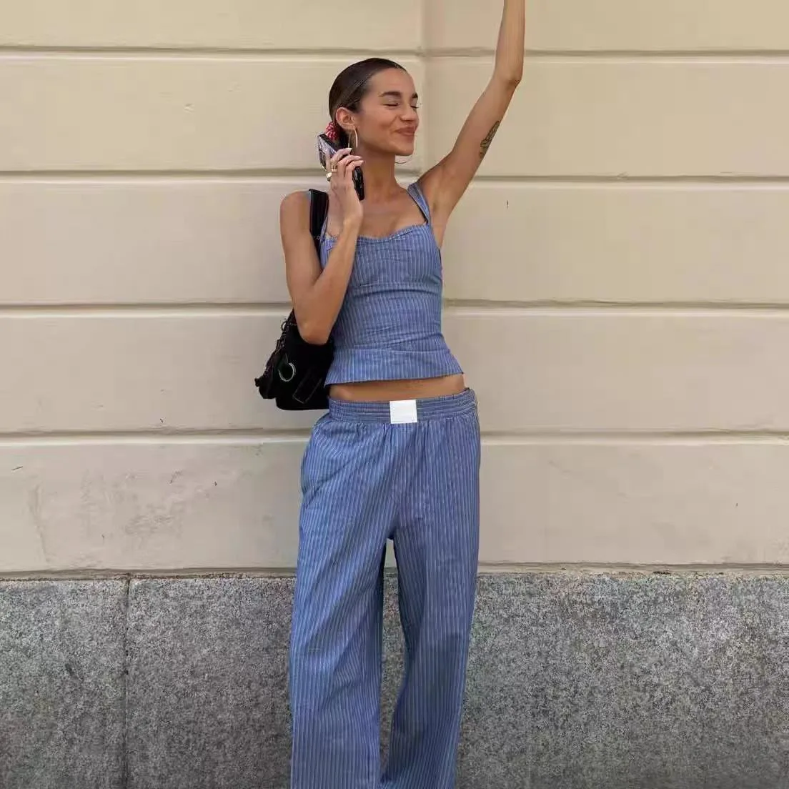 Lioness striped cinched-waist halter top, thin elastic high-waisted loose straight long pants set
Lioness striped cinched-waist halter top, thin elastic high-waisted loose straight long pants set