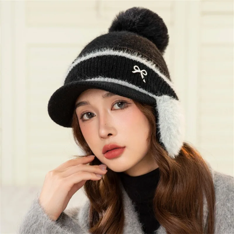 Women's winter warm wool thick plush baseball cap, small face showing, cold-proof, cycling, earmuff duckbill cap for women.
Women's winter warm wool thick plush baseball cap, small face showing, cold-proof, cycling, earmuff duckbill cap for women.