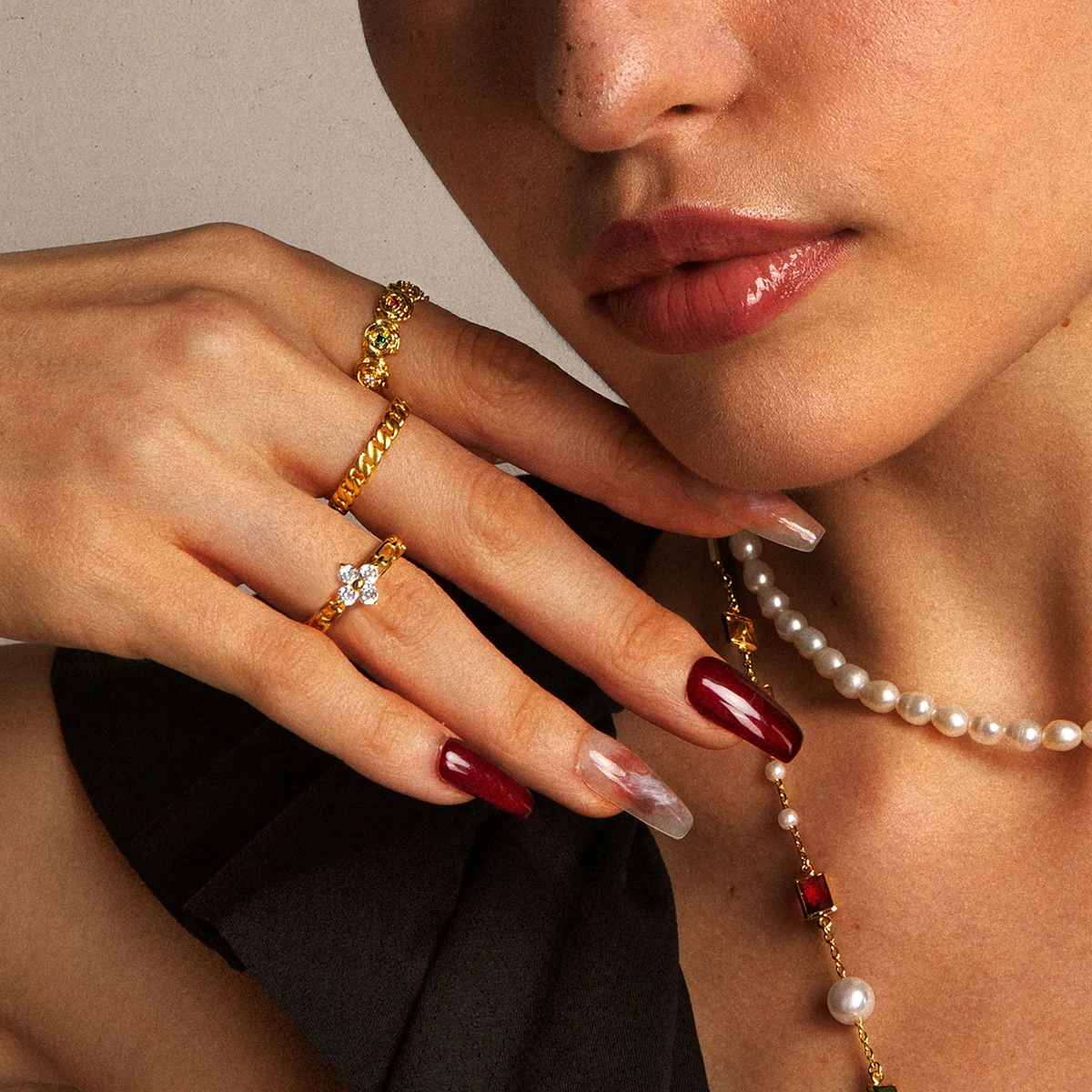 AIKOER Minimalist 18K Gold Color Plated Stainless Steel Clover Zircon Ring Watch Strap Stackable Ring Women's Jewelry Gift for H
AIKOER Minimalist 18K Gold Color Plated Stainless Steel Clover Zircon Ring Watch Strap Stackable Ring Women's Jewelry Gift for H