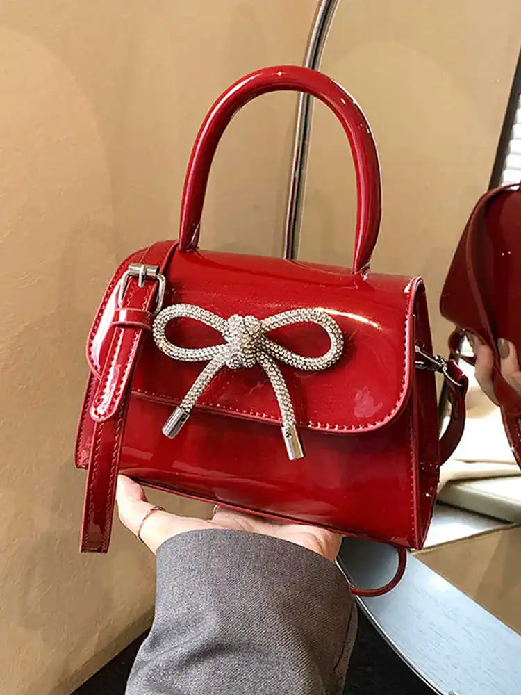Inlaid Diamond Bow Design Crossbody Bag For Women New Spring Summer Versatile Fashion One Shoulder Bag Handheld Small Square Bag
Inlaid Diamond Bow Design Crossbody Bag For Women New Spring Summer Versatile Fashion One Shoulder Bag Handheld Small Square Bag