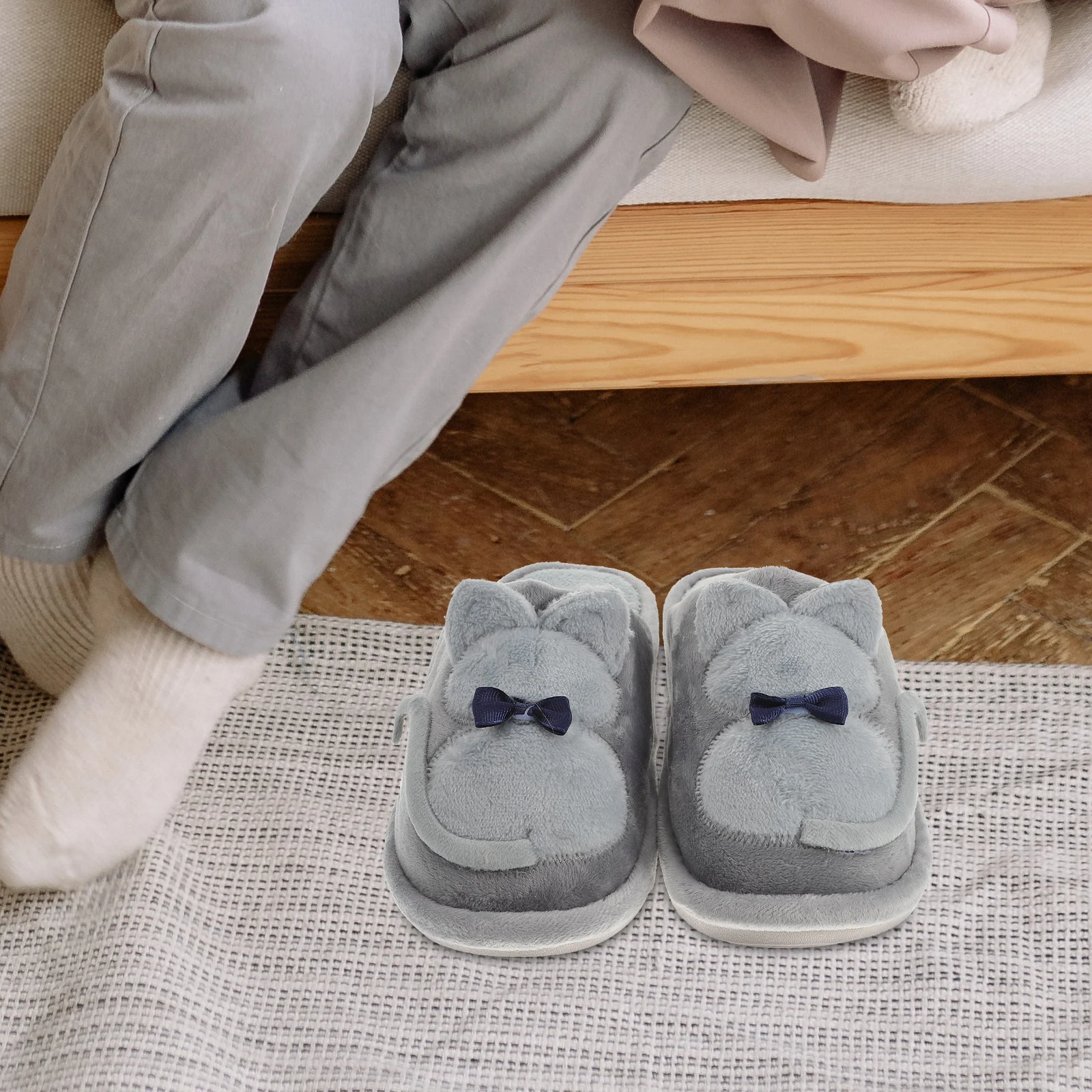 Cartoon Children Slippers Indoor Kids Fuzzy Cotton Warm Winter Anti-slip Lightweight Non-slip Soles Comfortable Durable Cartoon
Cartoon Children Slippers Indoor Kids Fuzzy Cotton Warm Winter Anti-slip Lightweight Non-slip Soles Comfortable Durable Cartoon