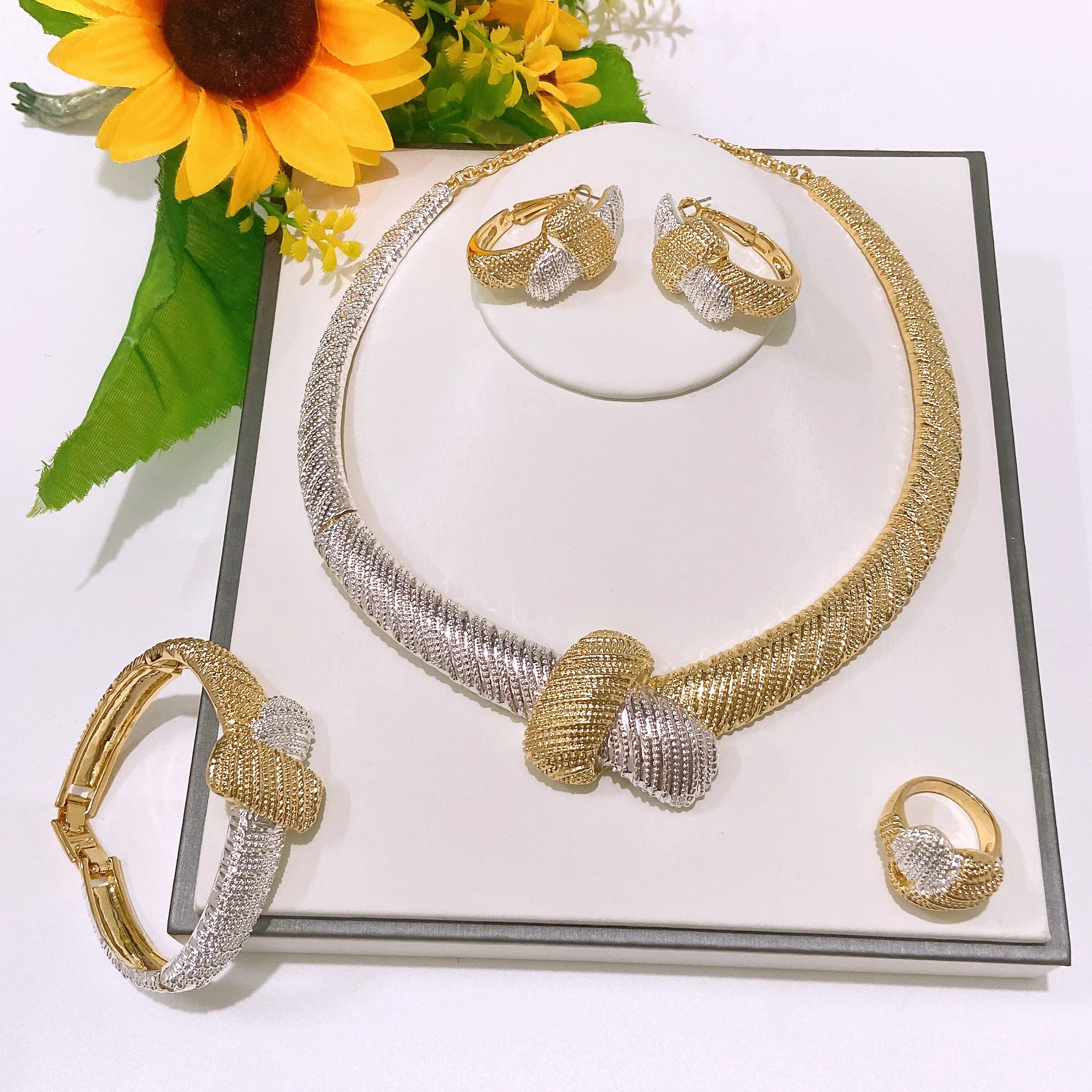 18K Gold Plated Jewelry Set Copper Women African Shell Shape Design Earrings Pendant Bracelet Ring Dubai Arab Turkis Jewelry
18K Gold Plated Jewelry Set Copper Women African Shell Shape Design Earrings Pendant Bracelet Ring Dubai Arab Turkis Jewelry