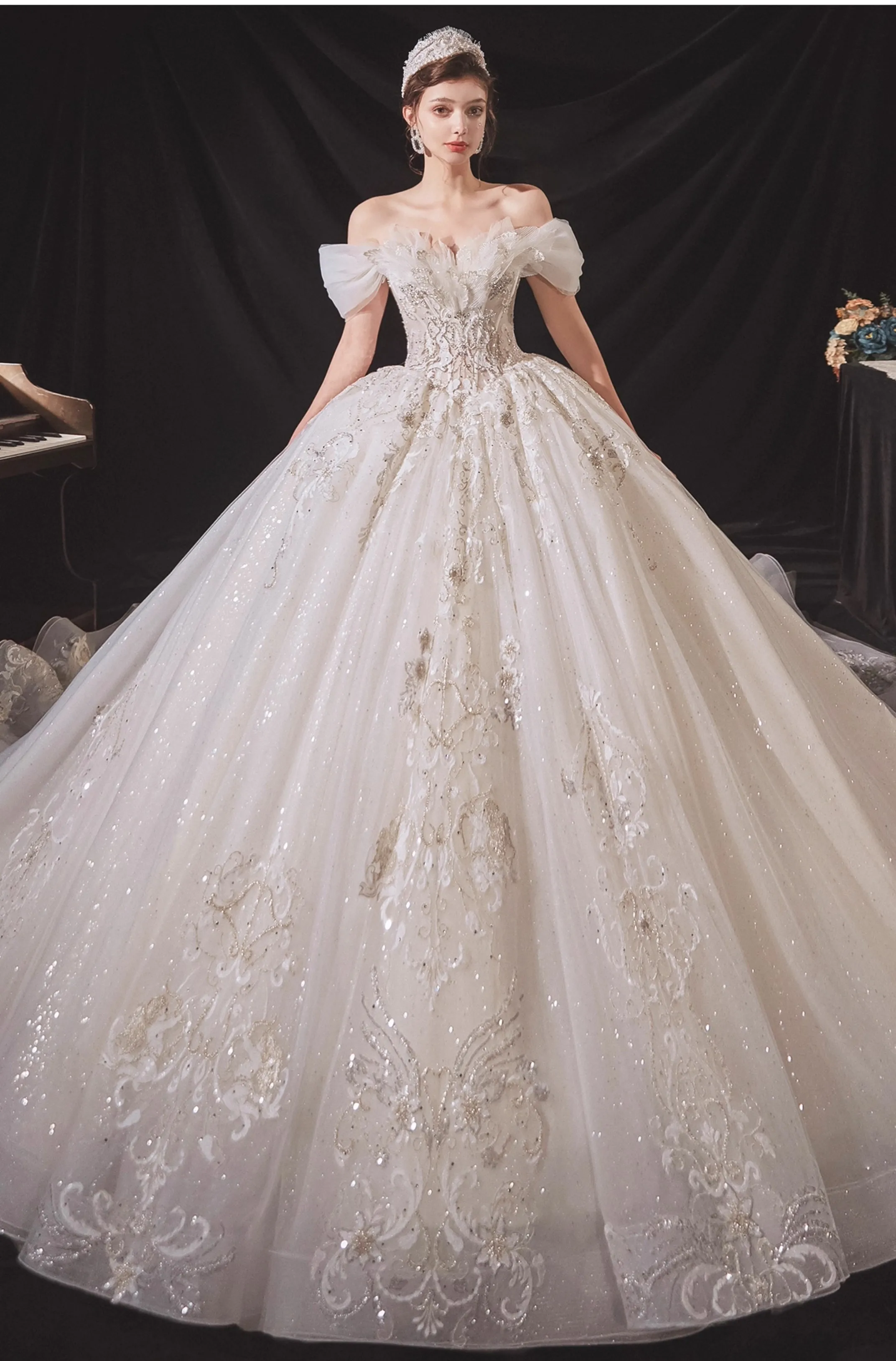 Modern Bespoke Wedding Dresses Ball Gowns Off the Shoulder Appliques Beading Bling Pearls Rhinestone Vestido De Noiva Customized
Modern Bespoke Wedding Dresses Ball Gowns Off the Shoulder Appliques Beading Bling Pearls Rhinestone Vestido De Noiva Customized