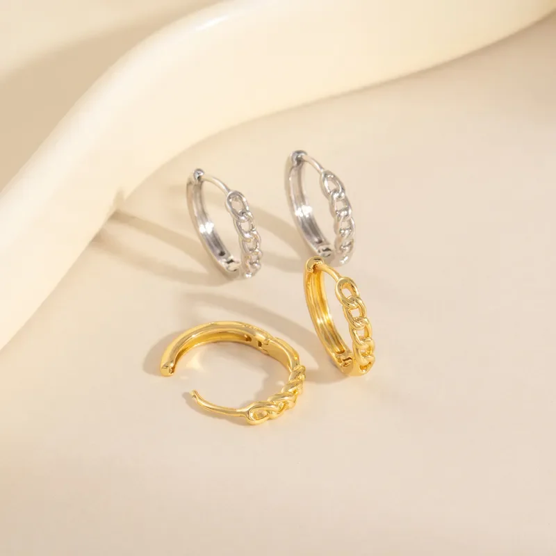2026 New Chinese Retro Fashion Niche Design Light Luxury Hollow Line Round Ear Buckle Ins Versatile Cold Wind Earrings
2026 New Chinese Retro Fashion Niche Design Light Luxury Hollow Line Round Ear Buckle Ins Versatile Cold Wind Earrings
