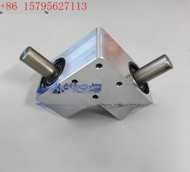 90 degree commutator reduction ratio 1:1 shaft diameter 15mm small spiral bevel gearbox
90 degree commutator reduction ratio 1:1 shaft diameter 15mm small spiral bevel gearbox