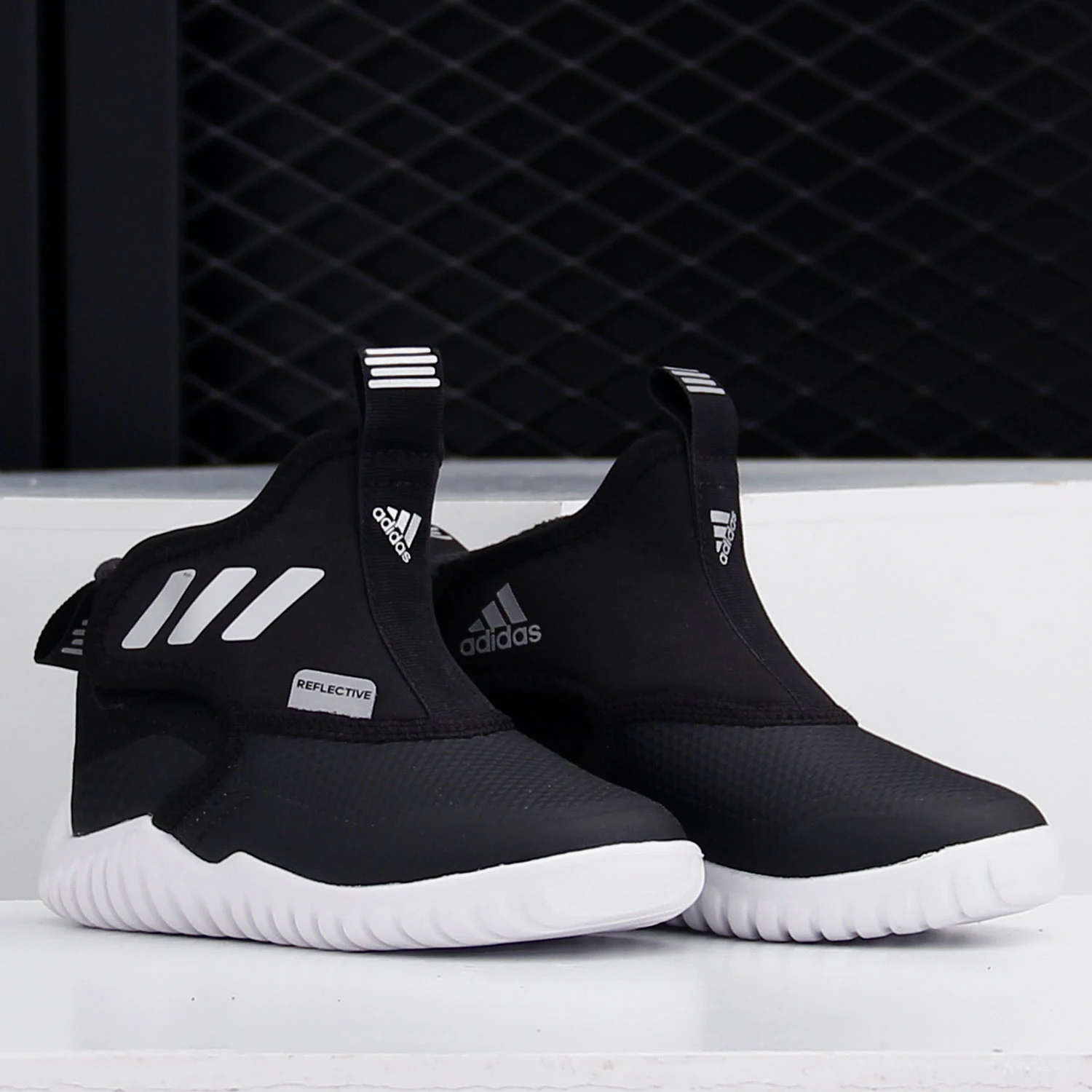 Adidas Authentic Kids Lightweight Fashion Comfortable Casual Sports Children's Shoes FX9094
Adidas Authentic Kids Lightweight Fashion Comfortable Casual Sports Children's Shoes FX9094