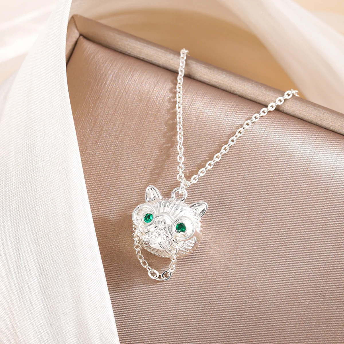 Новые модные креативные очки с подвеской из стерлингового серебра 925 пробы с зеленым кристаллом, ожерелья XL127
Новые модные креативные очки с подвеской из стерлингового серебра 925 пробы с зеленым кристаллом, ожерелья XL127