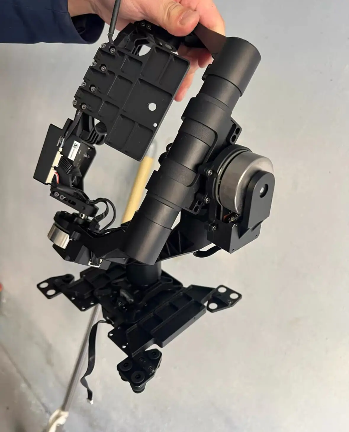 85% новый подвес Zenmuse Z15-5D III для DJI Canon 5D Mark III, 3-осевой профессиональный стабилизатор ± 0,02 ° Прецизионный выход и HD
85% новый подвес Zenmuse Z15-5D III для DJI Canon 5D Mark III, 3-осевой профессиональный стабилизатор ± 0,02 ° Прецизионный выход и HD 